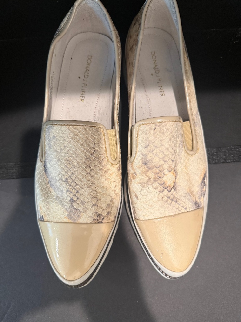 Donald j Pliner - Slip on Loafer like new, pre-owned